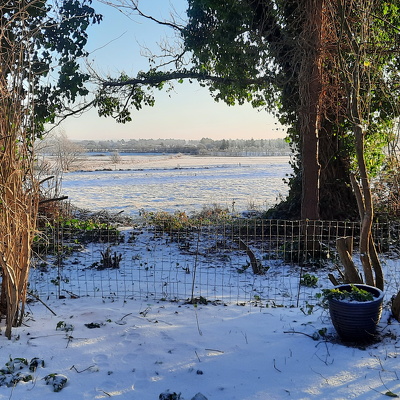 2022-12-16 minus 10 grader ude - +14 grader inde kl. 10