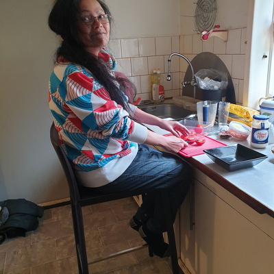 2019-04-03 Høj stol til Mawel i køkkenet
